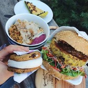 Cara Makan Junk Food Secara Sehat Saat Diet
