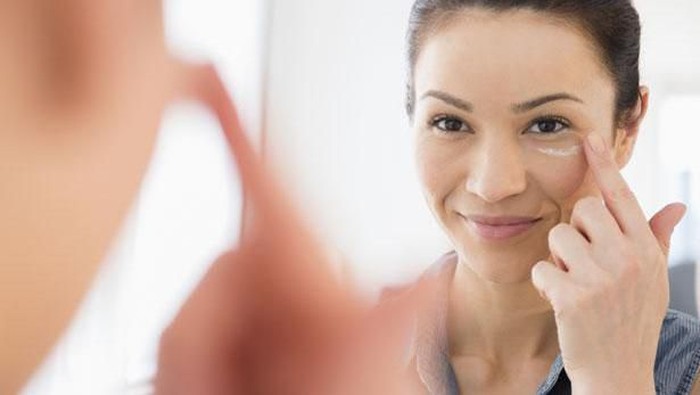 Hilangkan Keriput di Mata Tanpa Perlu Membeli Krim Anti-Aging Mahal!