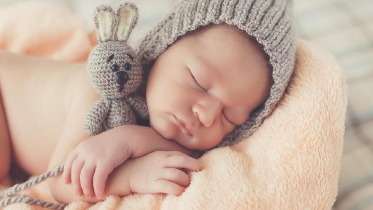 25 Nama Bayi Perempuan Bahasa Jawa Awalan A, Beragam Maknanya Nama bayi dari Bahasa Jawa semakin populer belakangan ini. Bunda tertarik juga untuk memberi si kecil dengan nama dari Bahasa Jawa? Berikut referensinya.