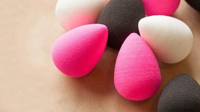 Selain untuk Makeup, Ternyata Beauty Blender Memiliki 5 Kegunaan Kecantikan Lain