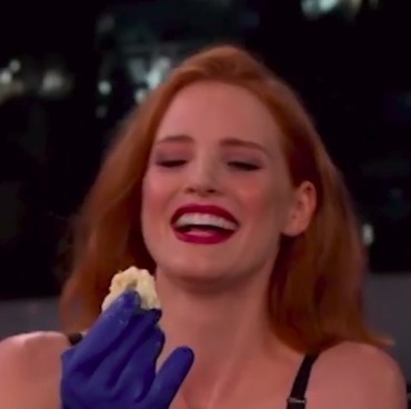 Artis Hollywood Ini Akui Jatuh Cinta Dengan Buah Durian