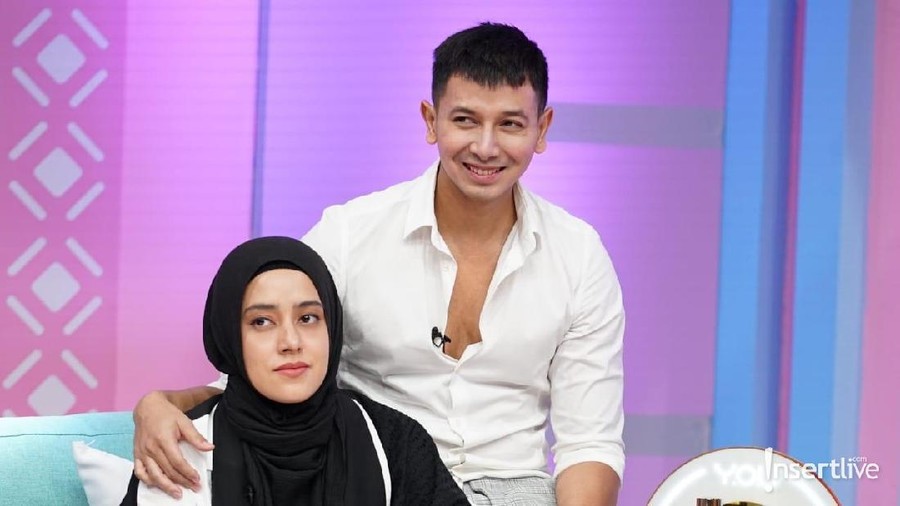 Pasangan artis Fairuz A Rafiq dan Sonny Septian berbagi cara dalam menjaga keharmonisan rumah tangga.