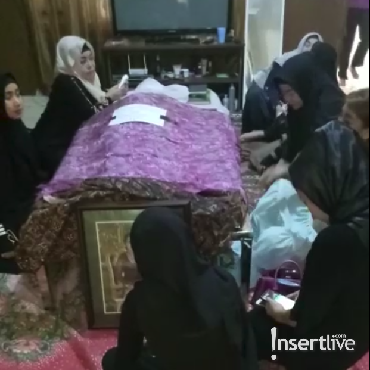 Ibunda Anisa Bahar Meninggal Dunia