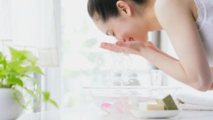 Ladies, Sudahkah Kamu Yakin Membersihkan Wajah dengan Benar?