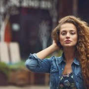 Beauty Tips! Cara Mudah Merawat Rambut Keriting Agar Mudah Diatur