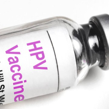 Vaksinasi HPV untuk Melawan Kanker Serviks Ternyata Penting Dilakukan Lho, Ladies!