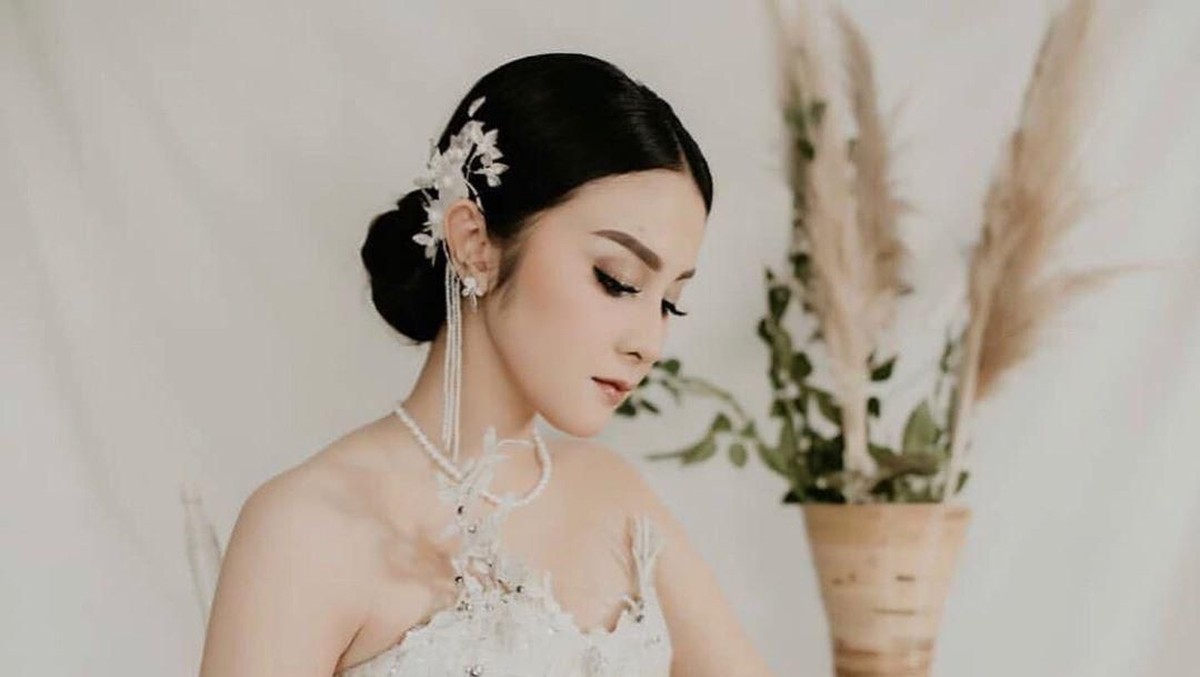 Vicy Melanie dikabarkan akan segara menikah dengan Kevin Aprilio&period; Berikut ini potret cantik Vicy saat dibalut gaun pernikahan&period;