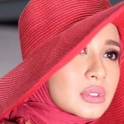 Bagaimana Cara Memilih Warna Lipstik bagi Pengguna Hijab? Simak Caranya!