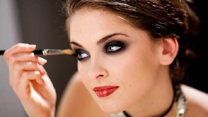 4 Tips Makeup Flawless untuk Wajah Berjerawat