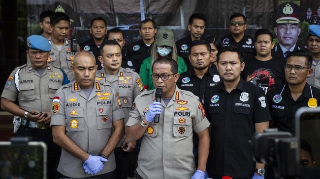 Aksi penangkapan pesohor Lucinta Luna terkait penyalahgunaan narkoba sempat membuahkan polemik terkait identitas gender.