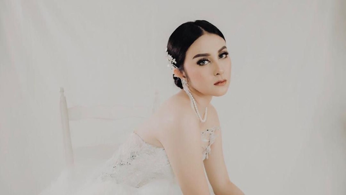 Vicy Melanie dikabarkan akan segara menikah dengan Kevin Aprilio&period; Berikut ini potret cantik Vicy saat dibalut gaun pernikahan&period;