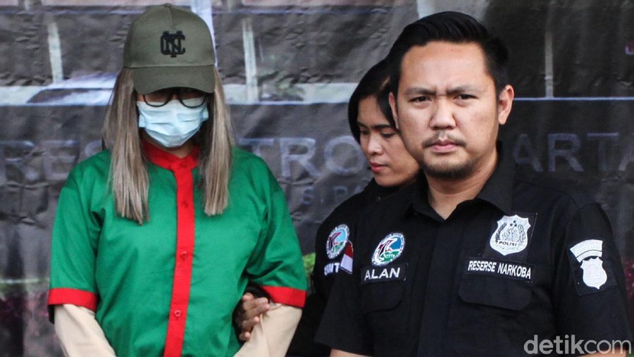 Dijual murah, barang haram yang digunakan Lucinta Luna picu epilepsi hingga rasa minder.