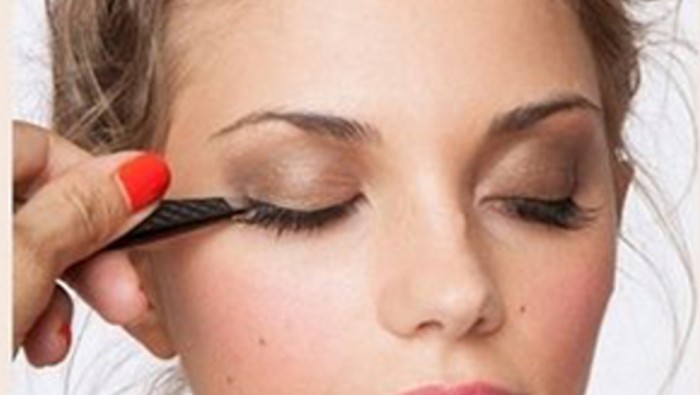 Untuk Para Pemula, Ini Cara Menggunakan Fake Eyelashes Seperti Para Profesional