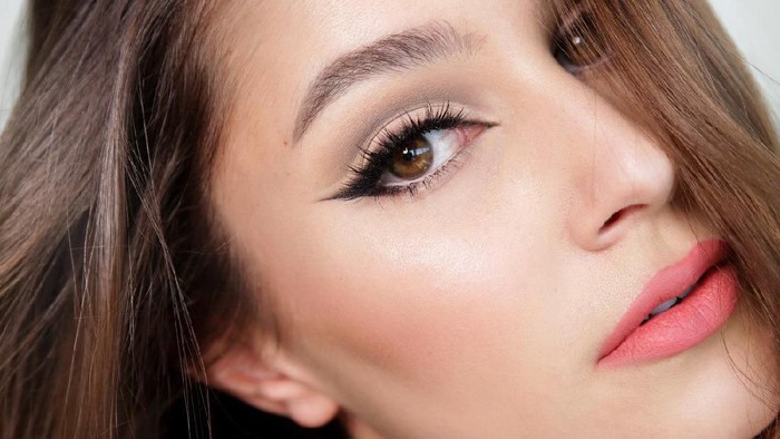 Tiga Teknik Eyeliner yang Patut Kamu Coba