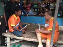 Pembunuhan Mertua Sekkab Lamongan Direkonstruksi, 23 Adegan Diperagakan
