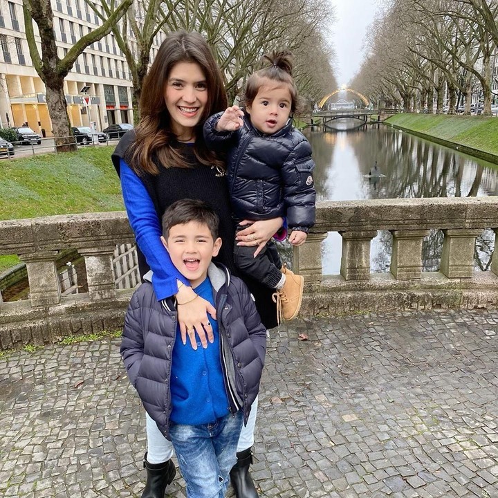 <p>Carissa juga membawa Quenzino Acana Naif dan Zenecka Acana Naif untuk mengunjungi Dusseldorf, ibu kota  Negara Bagian Nordrhein-Westfalen di Jerman. (Foto: Instagram @carissa_puteri)  </p>