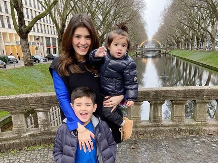 Dinikahi Pengusaha & Menetap di Australia, Carissa Puteri Antar Anak Ngaji