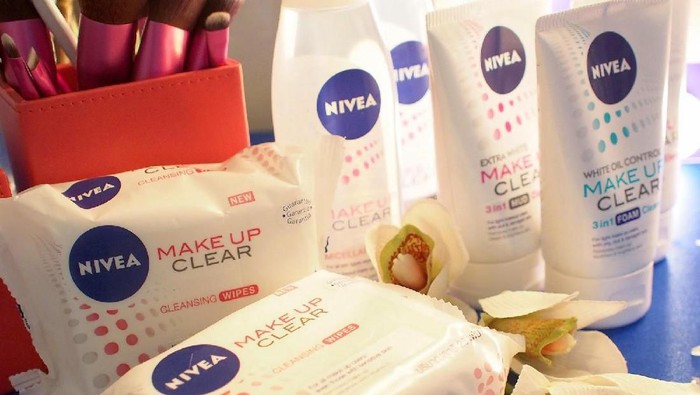 Rangkaian Pembersih Wajah NIVEA Make Up Clear untuk Kulit Normal dan Kering