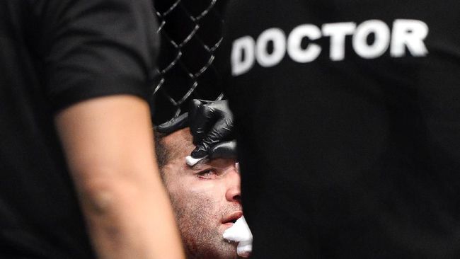 Petarung MMA Rusia Lumpuh Usai Bertarung Petarung asal Rusia, Payzutdin Aliyev, lumpuh usai bertarung pada pertarungan di Universal Fighters Open Cup.