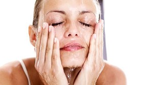 Atasi Masalah Kulit Kering dengan DIY Facial Wash Alami