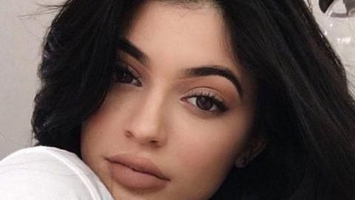 5 Warna Terbaik Lipstick Nude Dupes Dari Kylie Lip Kit Exposed
