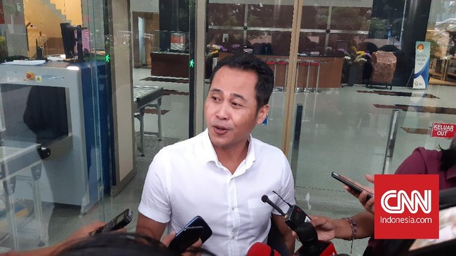 Advokat PDIP Donny Tri bercerita sempat dimarahi Hasto karena inisiatif minta Riezky Apriliia mundur sebagai anggota DPR demi memuluskan Harun Masiku.