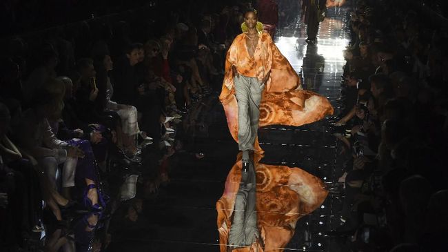 Meski dihantui virus corona namun ada beberapa higlight dari penyelenggaraan pekan mode New York Fashion Week beberapa waktu lalu.
