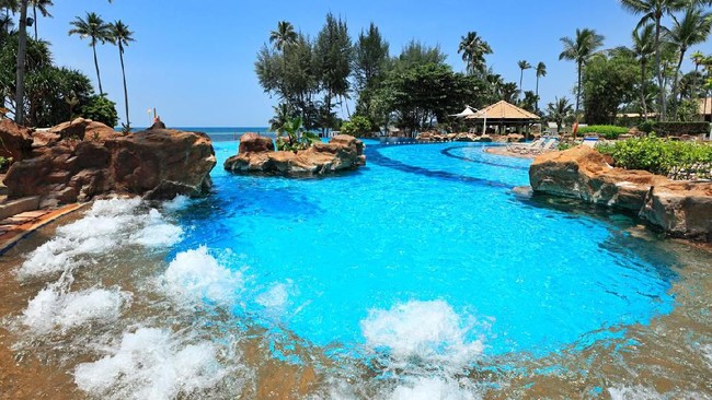 Empat perusahaan hotel dan resor di Bintan akan merumahkan karyawannya seiring dengan lesunya bisnis karena pandemi corona.