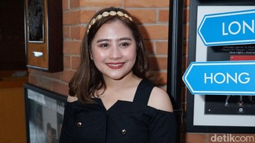 img-title Sedihnya Prilly Latuconsina Tak Ada Artis yang Ajak Kencan