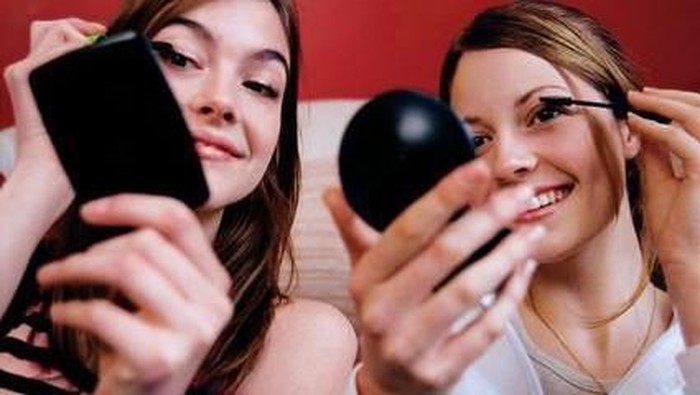 Begini Urutan Makeup yang Tepat Untuk Pemula