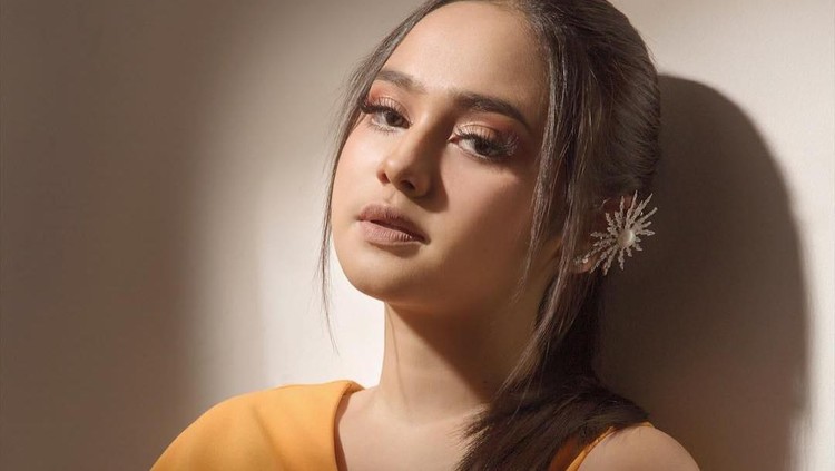 Syifa Hadju mendapat ancaman di Instagram-nya. Ini membuatnya merasa tidak nyaman dan resah. Syifa telah melapor ke polisi terkait ancaman tersebut, Bun.