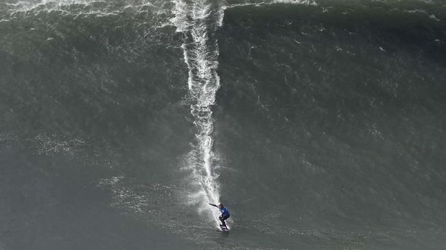 Maya Gabeira berhasil memecahkan rekor Guinness World Records setelah menunggangi gulungan ombak dahsyat di Nazare, Portugal.