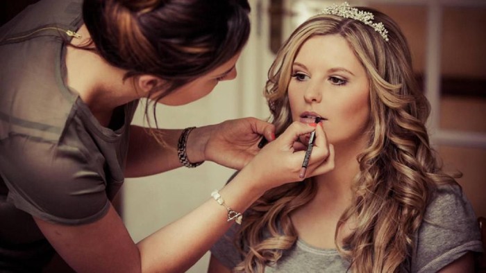 Mau Jadi Makeup Artist Professional, Ini Daftar Makeup yang Wajib Kamu Punya