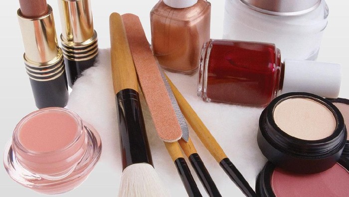 Yuk, Kenali Usia Produk Makeup yang Kamu Gunakan