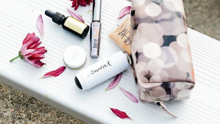 Tampil Cantik Ketika Olahraga dengan 5 Kosmetik Terbaik
