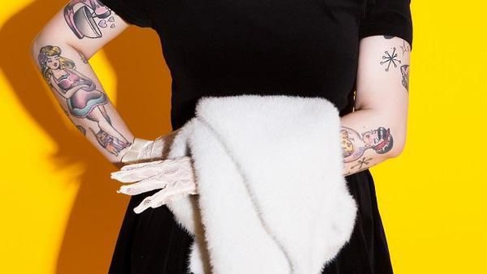 Inspirasi Gaya Vintage ala Adinda Claudia