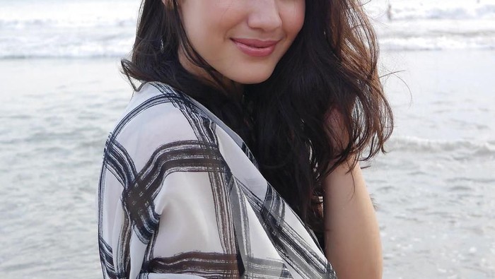 Ada yang tau cara membuat bibir merona? Ada yang tau cara membuat bibir merona?