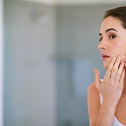 Hai ladies! Aku mau nanya nih BB cream apa yang cocok buat tipe kulit berminyak dan acne prone?