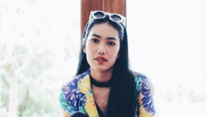 Kacamata Lucu dan Unik ala Alika Islamadina