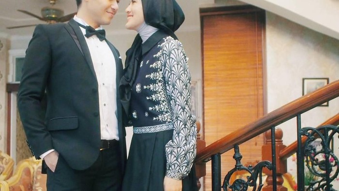 Mau Pakai Baju Couple dengan Pasangan Saat Pergi Kondangan? Simak Inspirasi Berikut Ini!