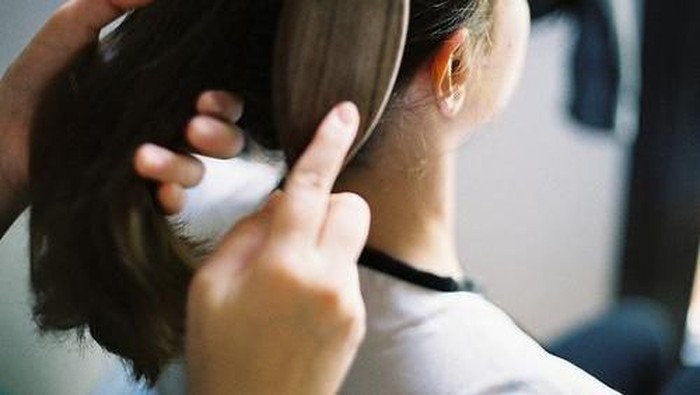 5 Kesalahan dalam Menyisir Rambut yang Perlu Kamu Ketahui