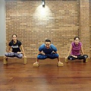 Inilah Alasan Selebriti Perempuan Indonesia Keranjingan Acro Yoga