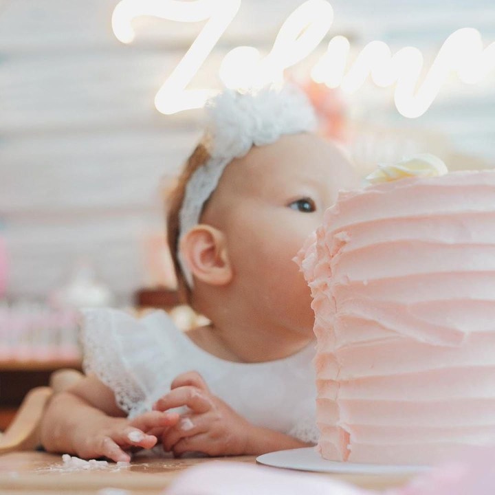 <p>Selamat ulang tahun yang pertama Zalina Raine Wyllie. Ya, Raisa dan Hamish Daud merayakan ulang tahun anak semata wayang mereka pada 13 Februari 2020. (Foto: Instagram raisa6690)</p>