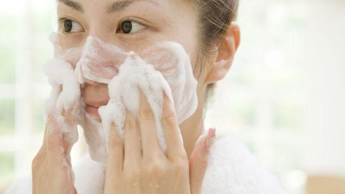 Voila! 4 Rekomendasi Sabun Cuci Muka Untuk Kulit Kering Ini Siap Kembalikan Pesona Cantikmu!