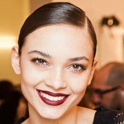Tampilan Vampy Lips untuk Sehari-Hari