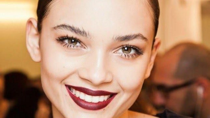 Tampilan Vampy Lips untuk Sehari-Hari