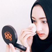 Ada yang pakai bedak 88? Baguskah?