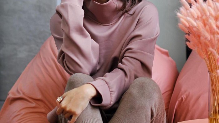 Suka dengan Gaya yang Clean dan Stylish? Kamu Wajib Banget Follow Selebgram Ini!