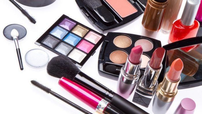 Lipstick dan 4 Produk Kecantikan Ini Sebaiknya Tidak Kamu Pinjamkan ke Orang Lain, Ini Alasannya