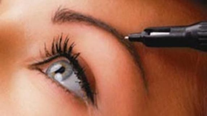 Mau Treatment Sulam Alis? Pikirkan Dulu Efek Sampingnya!